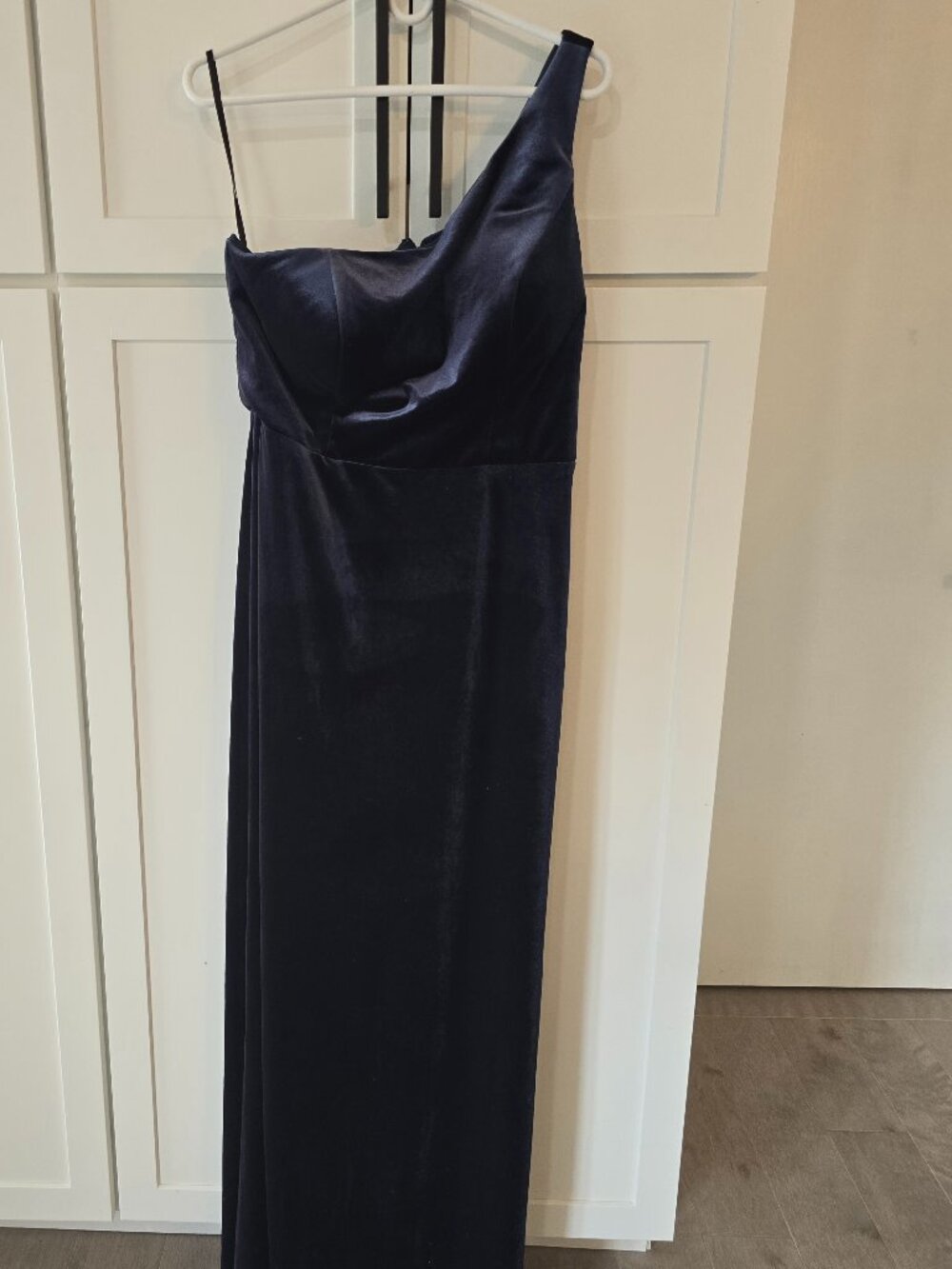 Sorella Vita dress navy blue one shoulder velvet Sz 16 floor length zipper slit